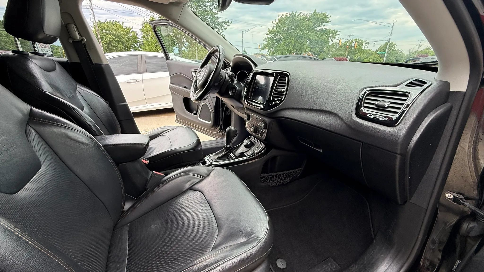 Used 2018 Jeep Compass Limited w/ Navigation Group AWD/4WD image 12