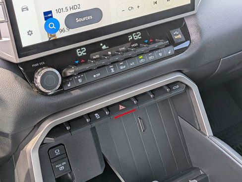 Used 2025 Toyota Tundra Limited image 17