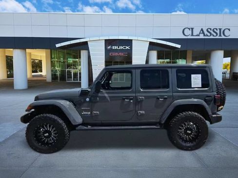Used 2022 Jeep Wrangler Unlimited Sahara w/ Cold Weather Group AWD/4WD image 5