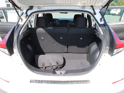 Used 2019 Nissan Leaf SV Plus w/ SV Plus Technology Package FWD image 18
