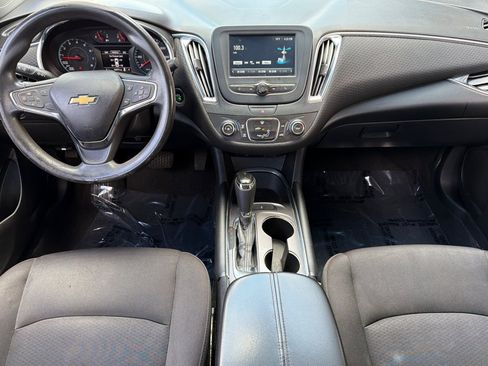 Used 2018 Chevrolet Malibu LT FWD image 14