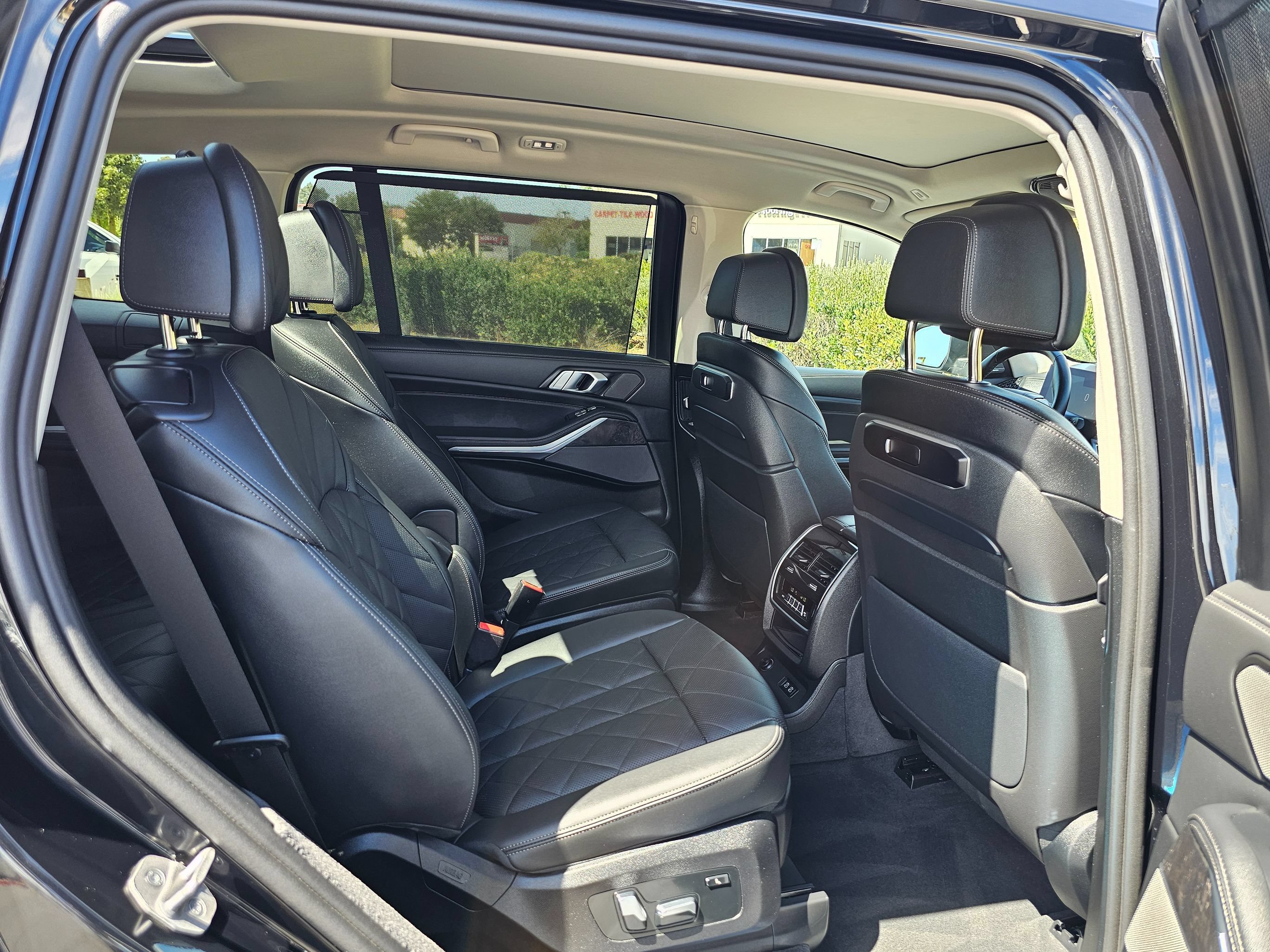 Used 2025 BMW X7 xDrive40i w/ Premium Package AWD/4WD image 42