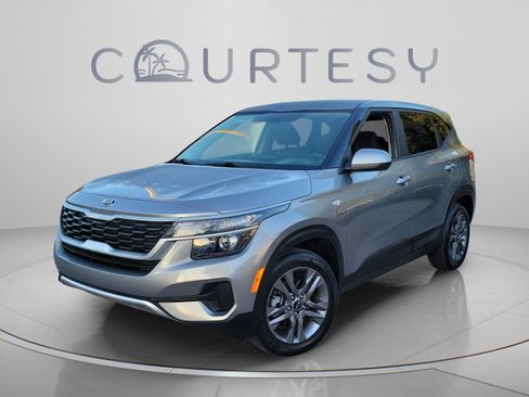 Used 2021 Kia Seltos LX AWD/4WD image 1