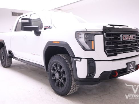 Used 2026 GMC Sierra 2500 AT4 w/ AT4 Premium Plus Package AWD/4WD image 7