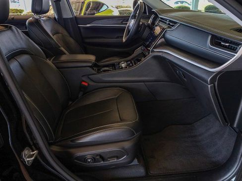 Used 2022 Jeep Grand Cherokee L Limited w/ Luxury Tech Group II image 44