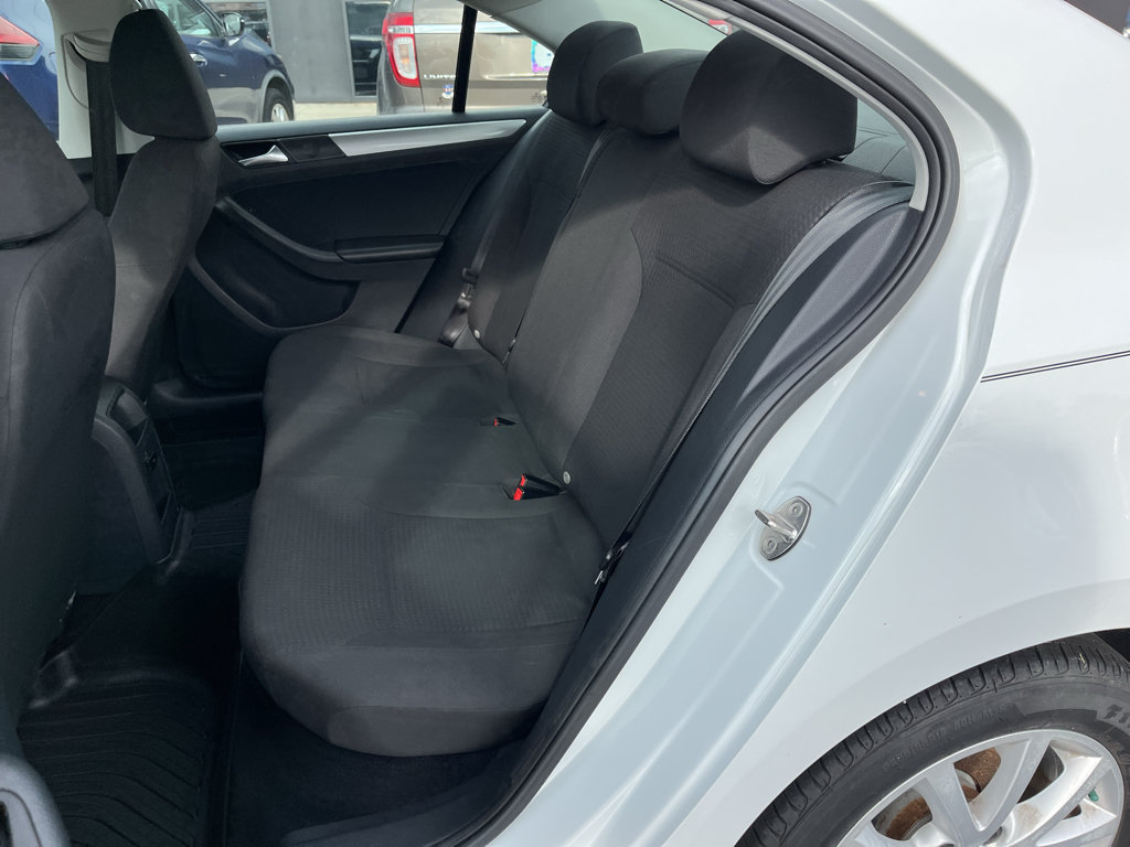 Used 2015 Volkswagen Jetta SE FWD image 29