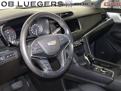Used 2020 Cadillac XT5 Premium Luxury FWD image 9