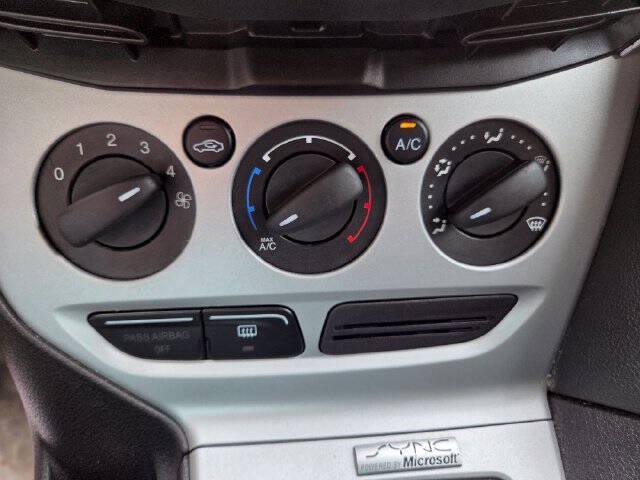 Used 2014 Ford Focus SE FWD image 32