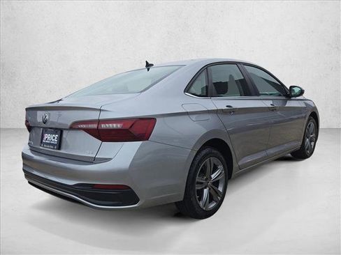 Used 2024 Volkswagen Jetta SE FWD image 5