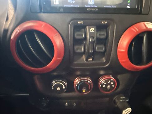 Used 2015 Jeep Wrangler Unlimited Sport w/ Quick Order Package 24S AWD/4WD image 10