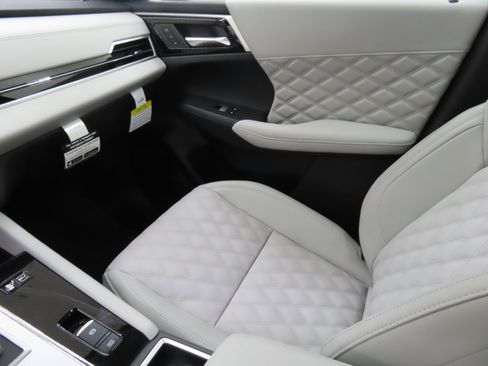 New 2025 Mitsubishi Outlander SEL image 19