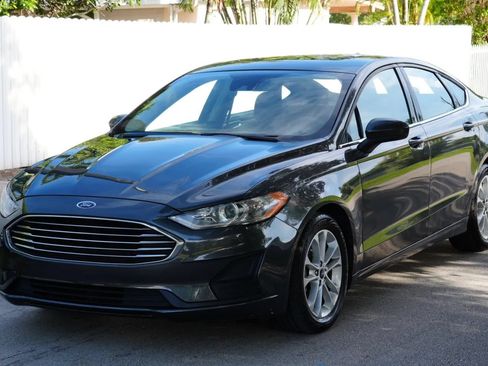 Used 2020 Ford Fusion SE FWD image 4