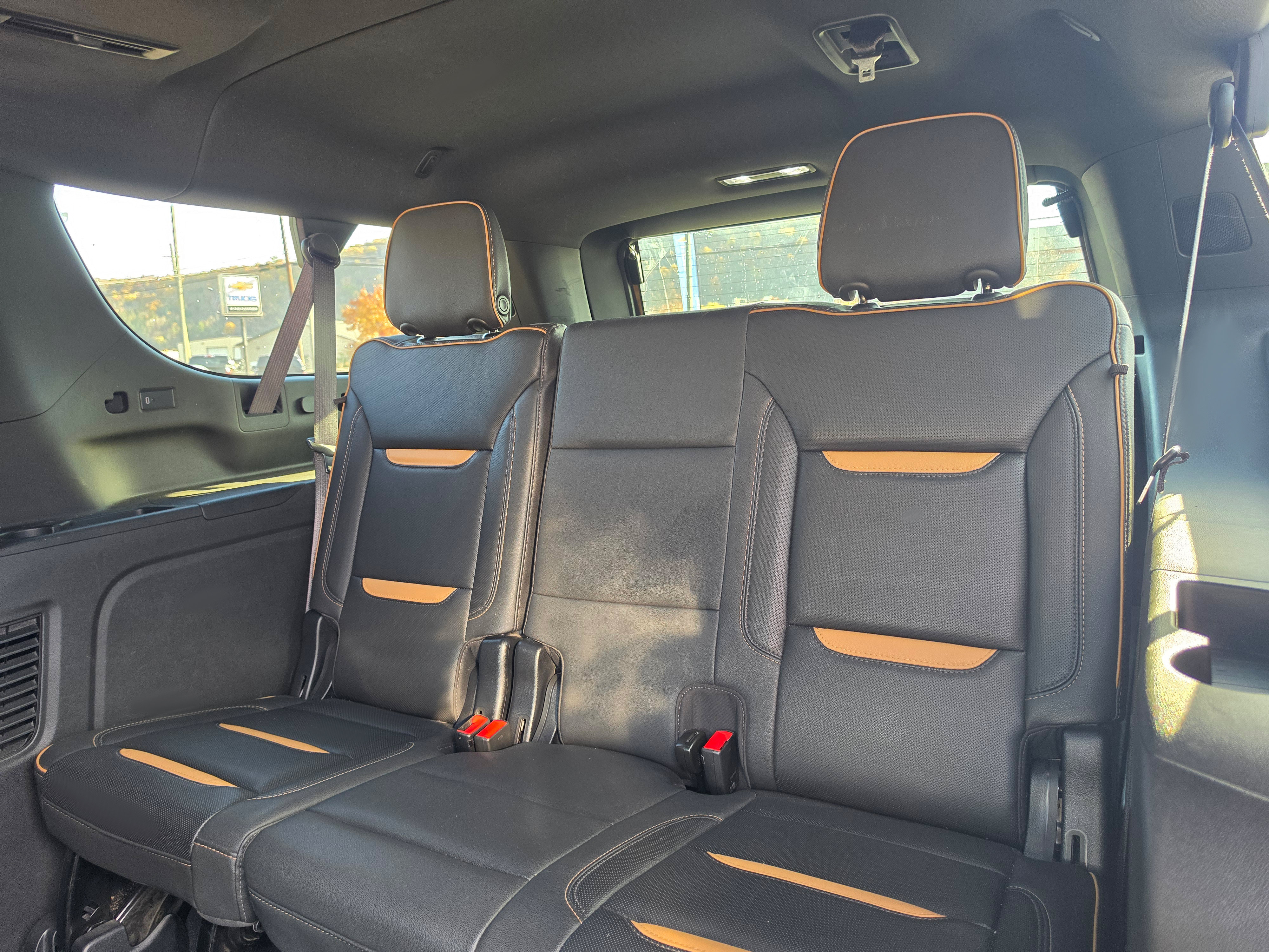 Used 2023 GMC Yukon XL AT4 w/ Technology Package AWD/4WD image 15
