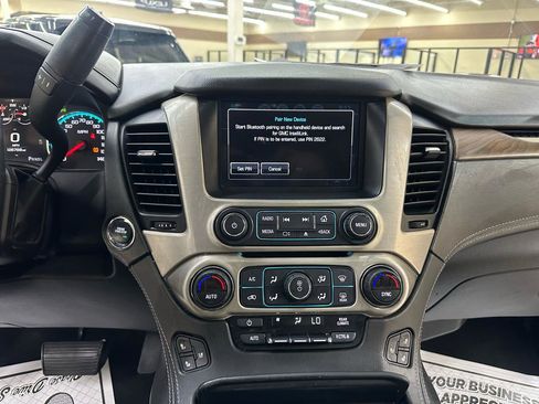 Used 2020 GMC Yukon XL Denali AWD/4WD image 32