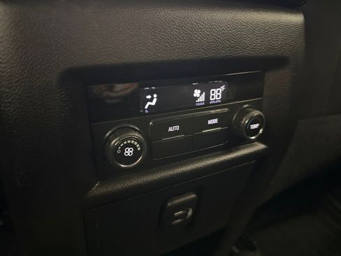 Used 2019 Chevrolet Traverse LT image 22