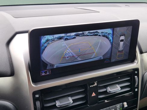 Used 2023 Lexus GX 460 Luxury w/ Sport Design Package image 11