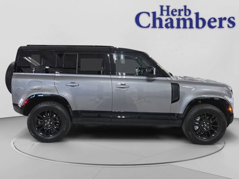 Used 2022 Land Rover Defender 110 X-Dynamic SE AWD/4WD image 11
