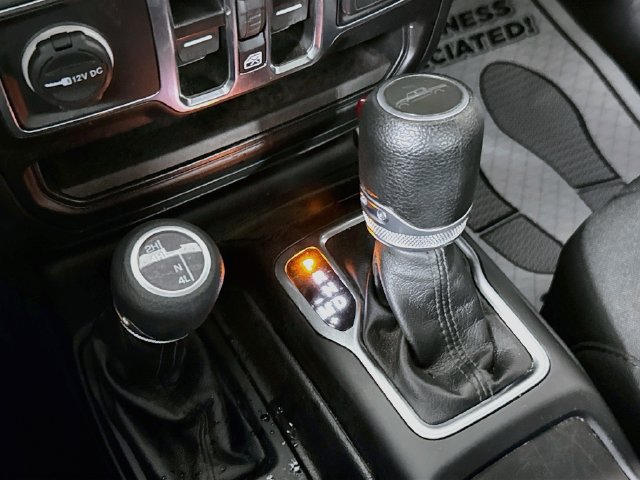 Used 2023 Jeep Gladiator Sport AWD/4WD image 16