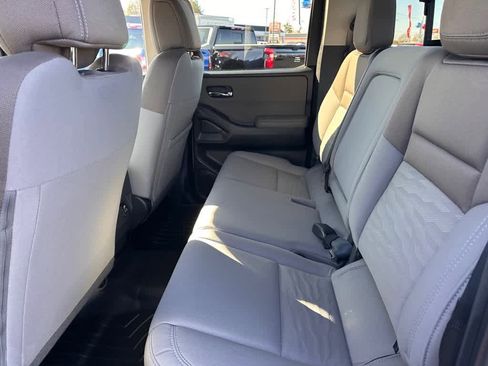 Used 2023 Nissan Frontier SV w/ SV Convenience Package image 11
