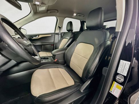 Used 2022 Ford Escape Titanium w/ Titanium Premium Package FWD image 22