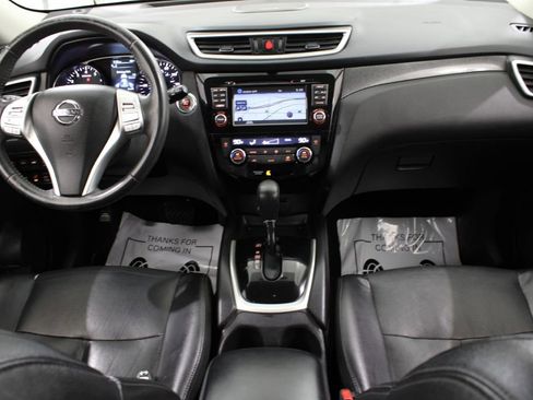 Used 2016 Nissan Rogue SL w/ SL Premium Package image 2