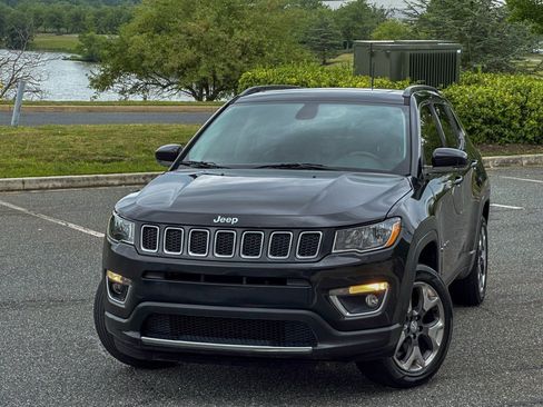 Used 2017 Jeep Compass Limited w/ Navigation Group AWD/4WD image 4