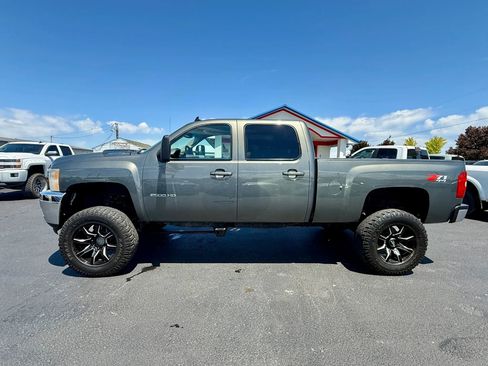 Used 2011 Chevrolet Silverado 2500 LTZ w/ LTZ Plus Package AWD/4WD image 2