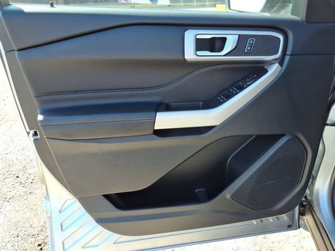 Used 2023 Ford Explorer XLT w/ Equipment Group 202A AWD/4WD image 14