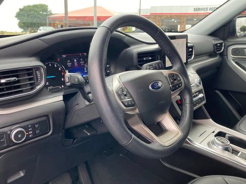 Used 2023 Ford Explorer XLT w/ Equipment Group 202A RWD image 9