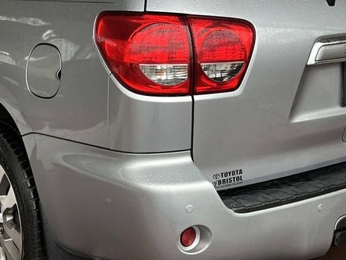 Used 2017 Toyota Sequoia Limited w/ Safety & Convenience Package image 5