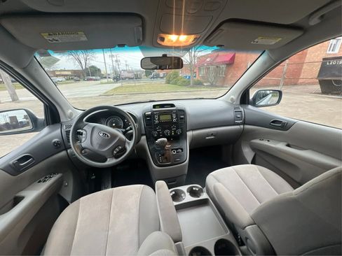 Used 2012 Kia Sedona LX image 26