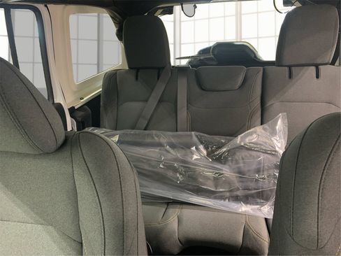 Used 2025 Jeep Wrangler Sport S image 14