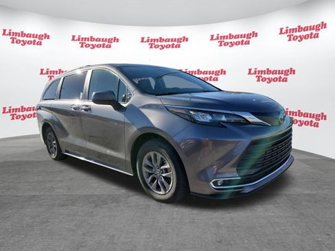 Used 2024 Toyota Sienna XLE image 22