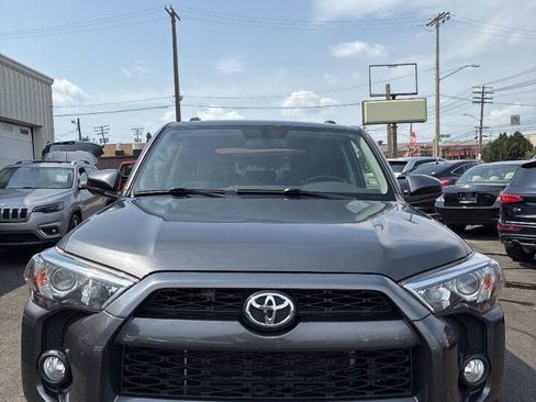 Used 2019 Toyota 4Runner SR5 AWD/4WD image 2