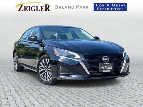 Certified 2023 Nissan Altima 2.5 SV FWD image 1