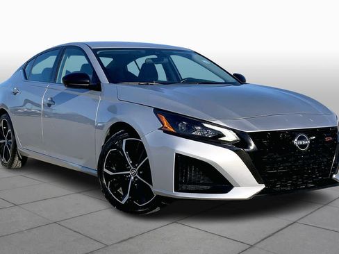 Used 2024 Nissan Altima 2.5 SR image 3