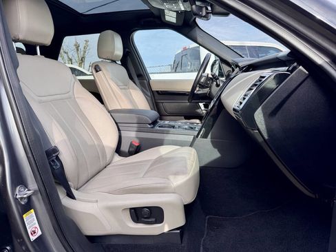 Used 2019 Land Rover Discovery SE image 13