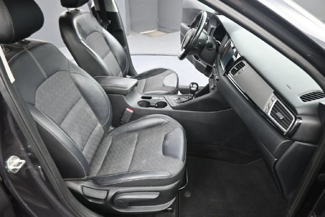 Used 2018 Kia Niro EX w/ EX Touring Graphite Edition FWD image 14
