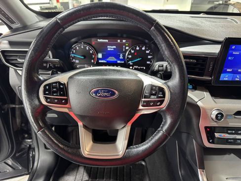 Used 2021 Ford Explorer XLT w/ Equipment Group 202A AWD/4WD image 11