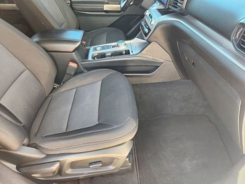 Used 2022 Ford Explorer XLT image 14