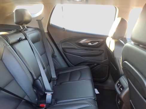 Used 2023 GMC Terrain SLT image 14