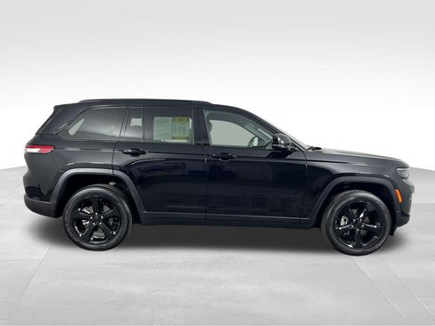 Used 2023 Jeep Grand Cherokee Altitude AWD/4WD image 9