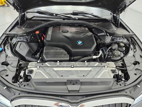 Used 2020 BMW 330i Sedan w/ M Sport Package RWD image 15