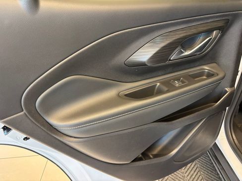 Used 2024 GMC Terrain SLT image 25