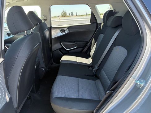 Used 2025 Kia Soul LX w/ LX Technology Package FWD image 24