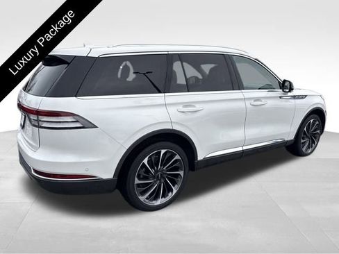 Certified 2023 Lincoln Aviator Reserve w/ Equipment Group 201A image 8