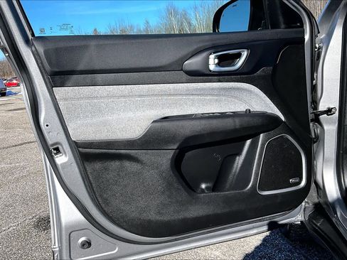 Used 2023 Jeep Compass Latitude w/ Sun and Sound Group image 22