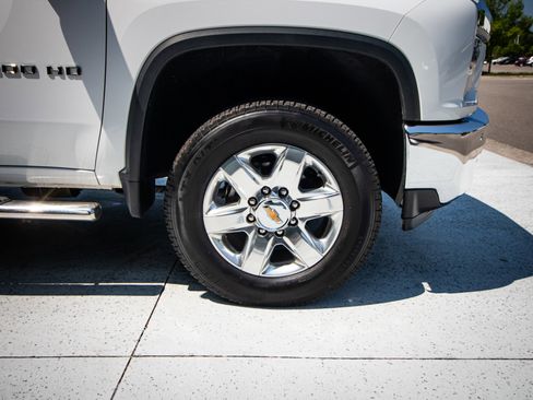 Used 2023 Chevrolet Silverado 2500 LTZ AWD/4WD image 13