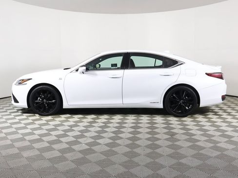 Certified 2022 Lexus ES 300h F Sport image 3