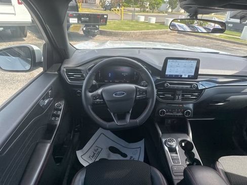 Certified 2025 Ford Escape ST-Line Select AWD/4WD image 26